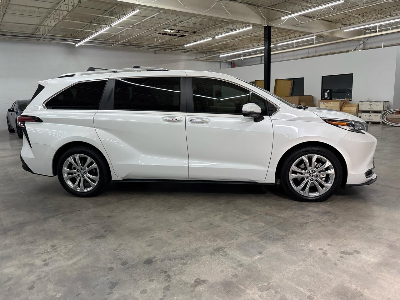 Toyota Sienna Platinum FWD 7-Passenger (Natl) 2023