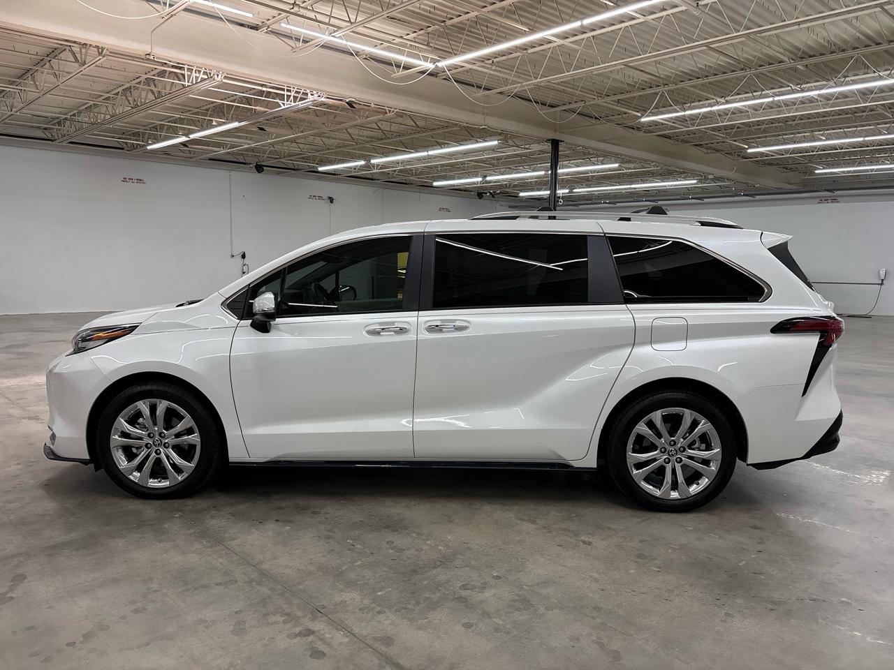 Toyota Sienna Platinum FWD 7-Passenger (Natl) 2023