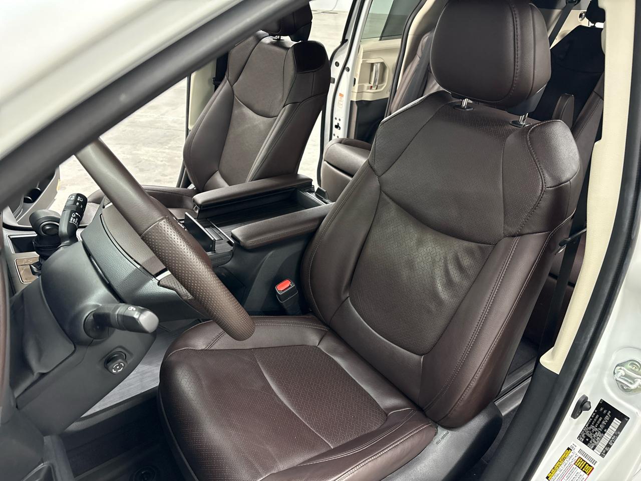 Toyota Sienna Platinum FWD 7-Passenger (Natl) 2023