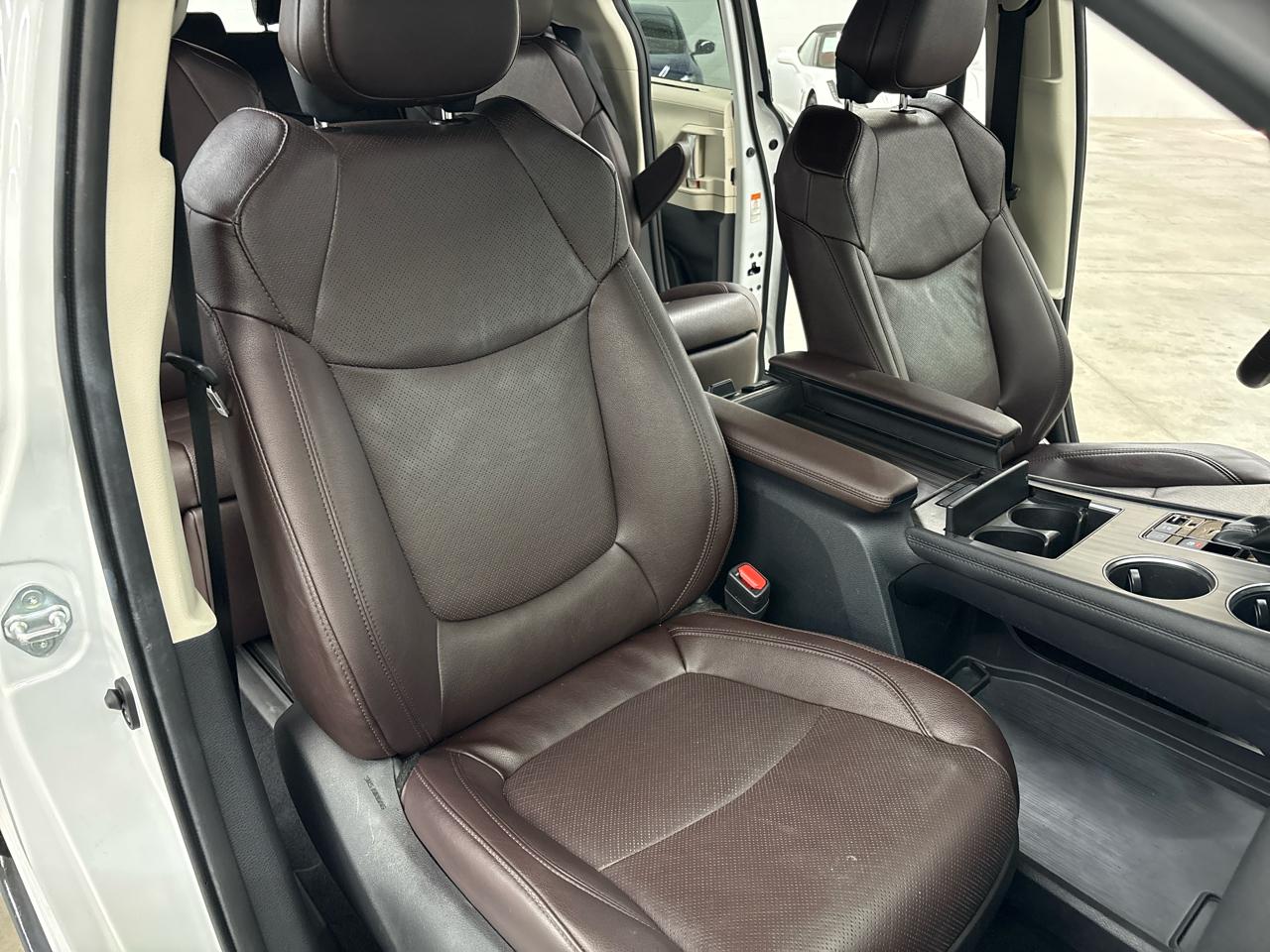 Toyota Sienna Platinum FWD 7-Passenger (Natl) 2023