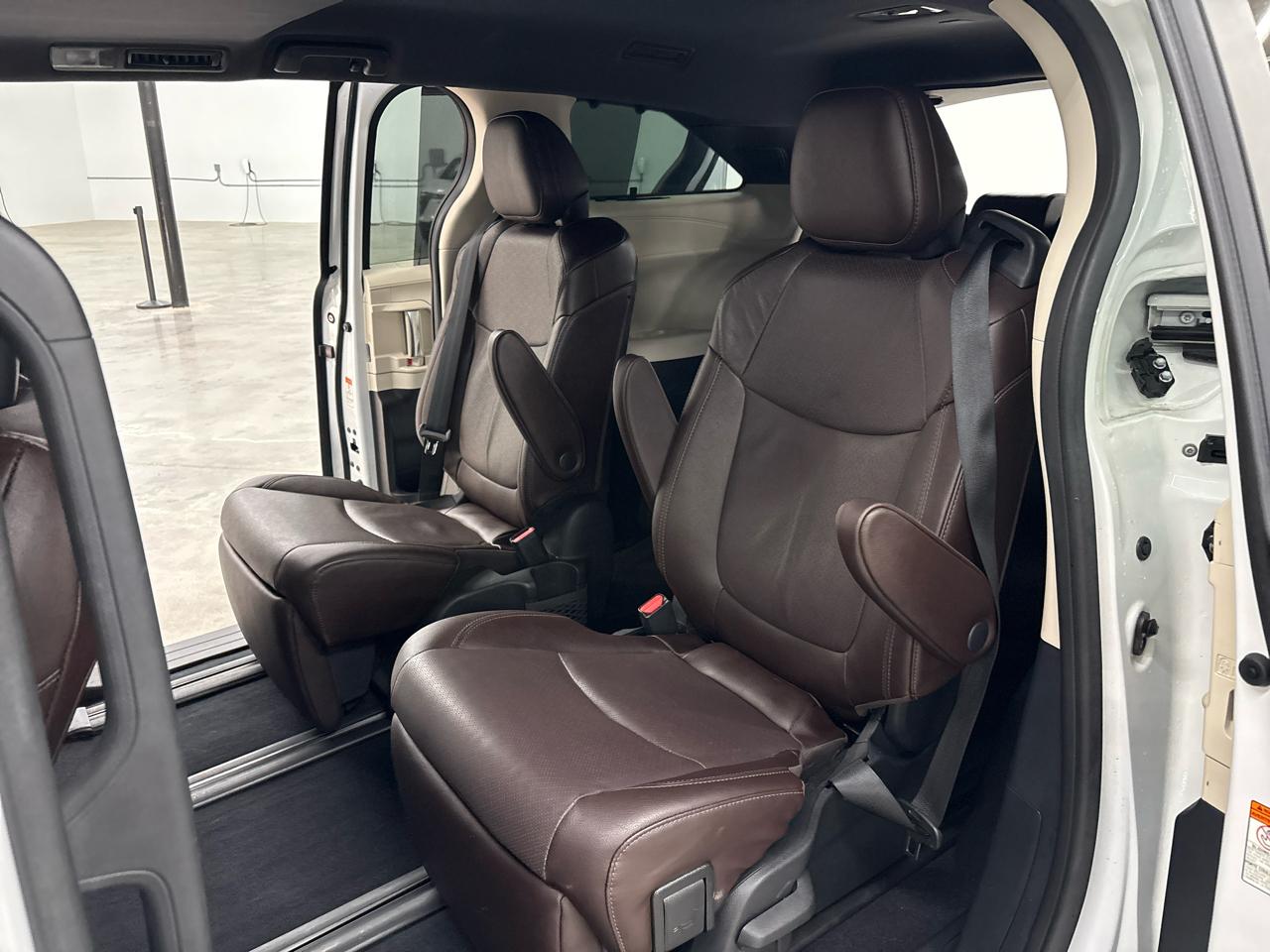 Toyota Sienna Platinum FWD 7-Passenger (Natl) 2023