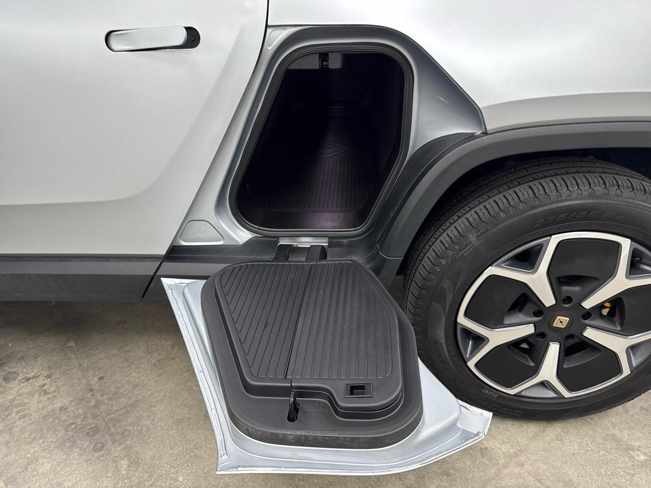 Rivian R1T Adventure Quad-Motor Large Pack 2024