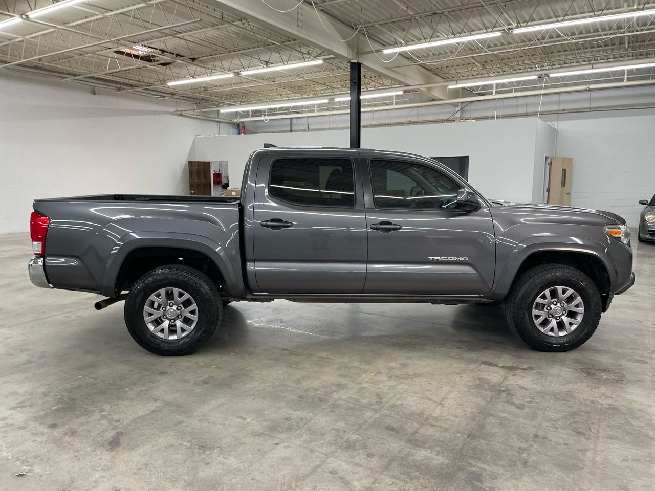 Toyota Tacoma TRD Off Road Double Cab 5' Bed V6 4x2 AT (Natl) 2017