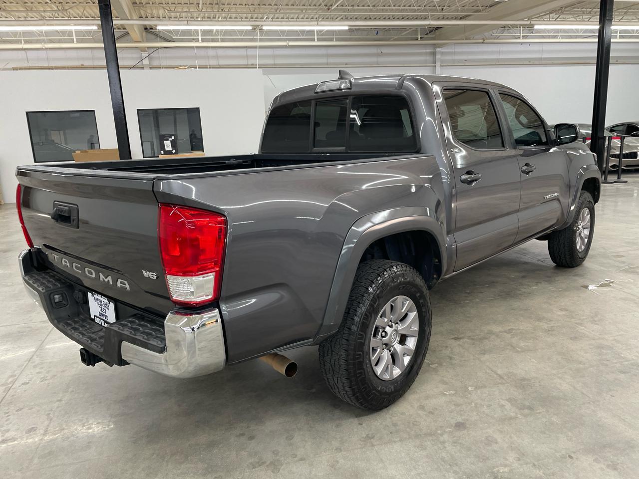 Toyota Tacoma TRD Off Road Double Cab 5' Bed V6 4x2 AT (Natl) 2017