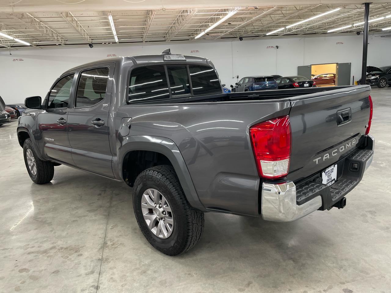 Toyota Tacoma TRD Off Road Double Cab 5' Bed V6 4x2 AT (Natl) 2017