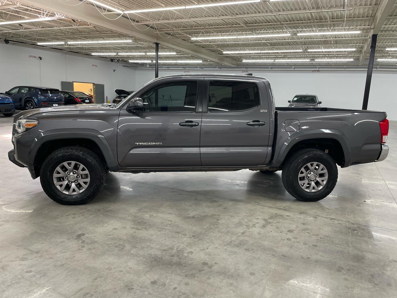 Toyota Tacoma TRD Off Road Double Cab 5' Bed V6 4x2 AT (Natl) 2017