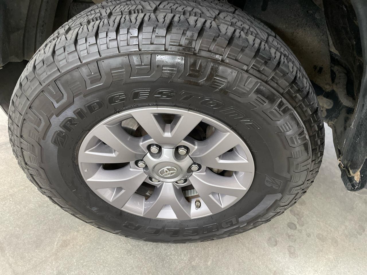 Toyota Tacoma TRD Off Road Double Cab 5' Bed V6 4x2 AT (Natl) 2017