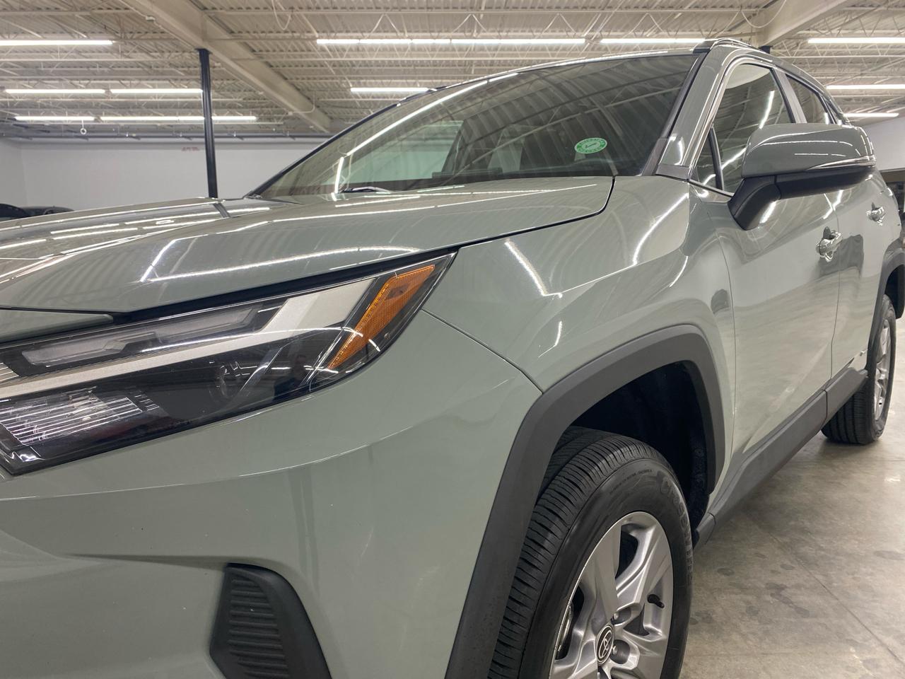 Toyota RAV4 Hybrid XLE AWD (Natl) 2023