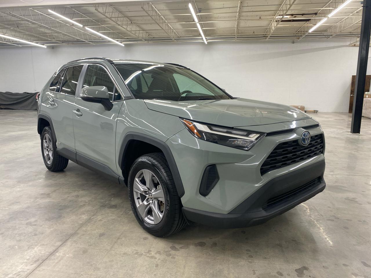 Toyota RAV4 Hybrid XLE AWD (Natl) 2023