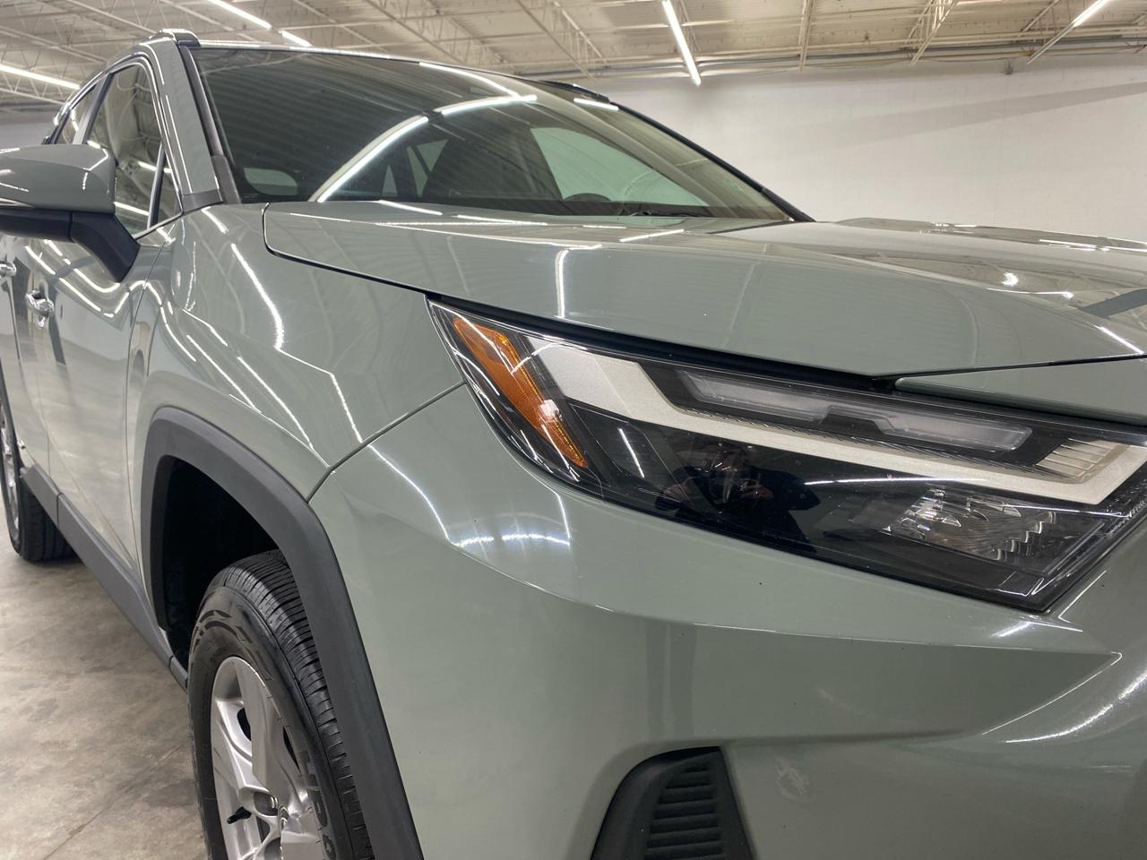 Toyota RAV4 Hybrid XLE AWD (Natl) 2023