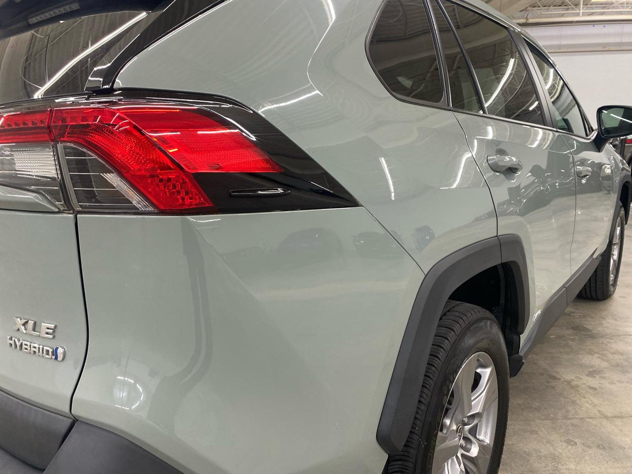 Toyota RAV4 Hybrid XLE AWD (Natl) 2023