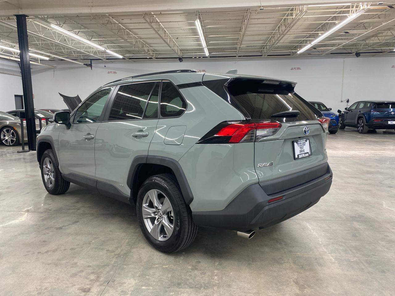 Toyota RAV4 Hybrid XLE AWD (Natl) 2023