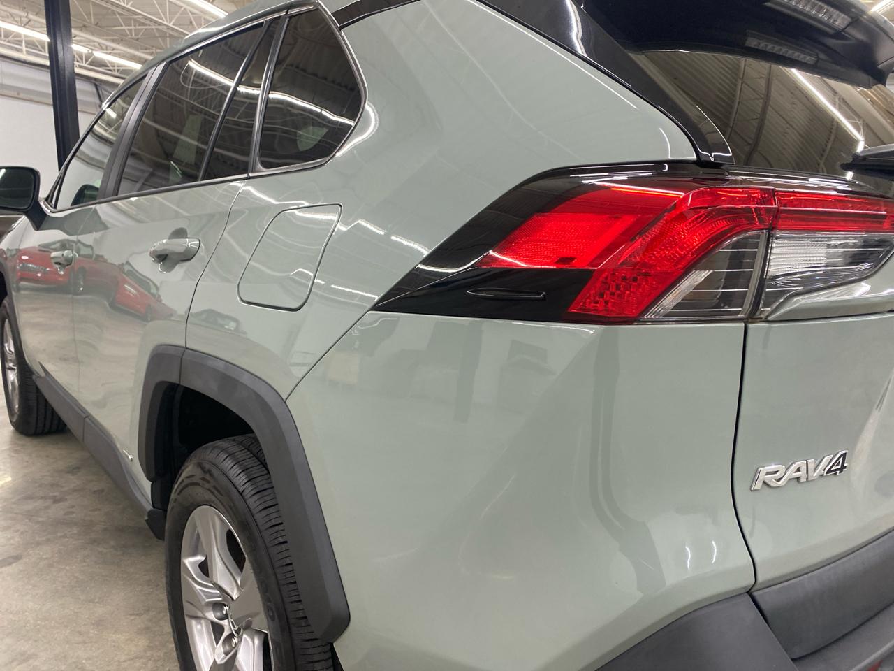 Toyota RAV4 Hybrid XLE AWD (Natl) 2023