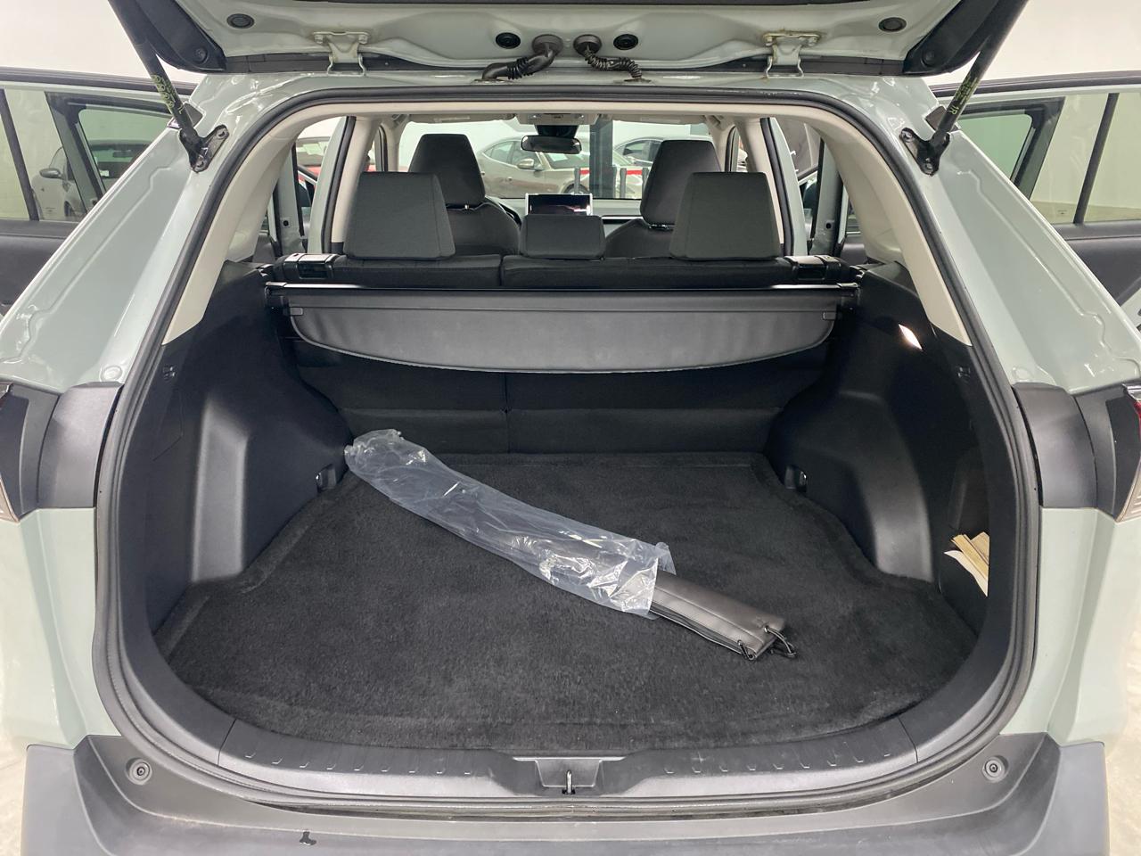 Toyota RAV4 Hybrid XLE AWD (Natl) 2023