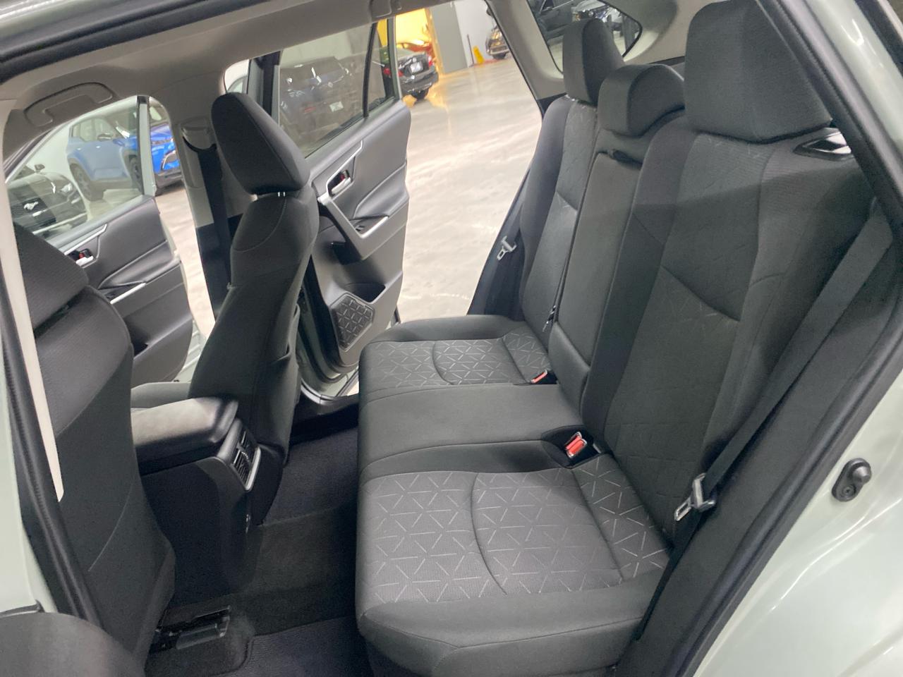 Toyota RAV4 Hybrid XLE AWD (Natl) 2023
