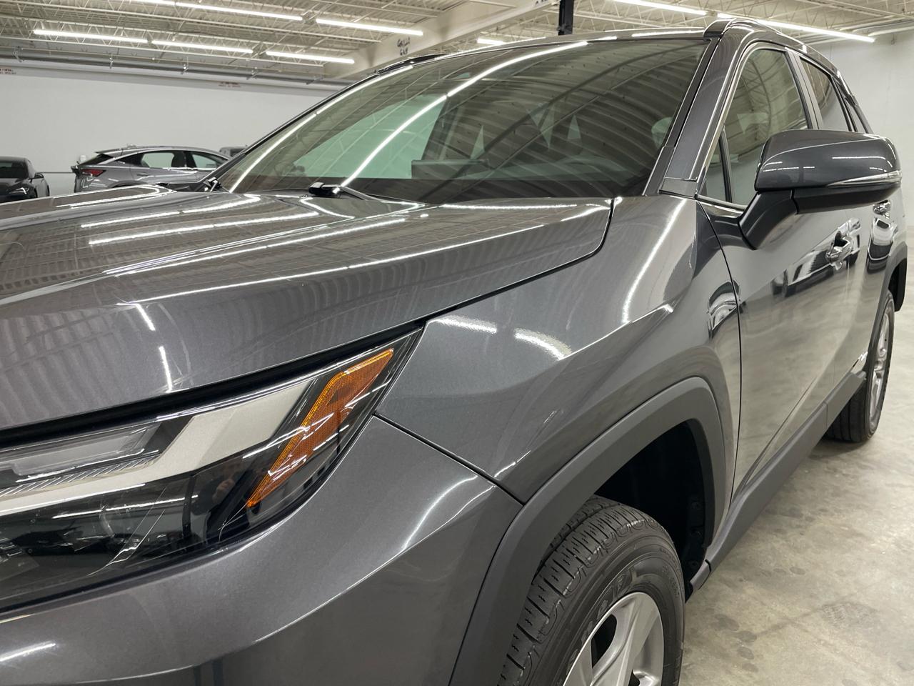 Toyota RAV4 Hybrid XLE AWD (Natl) 2024