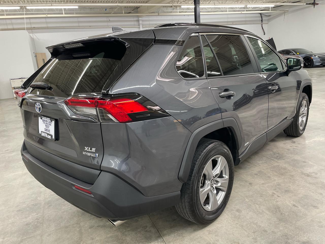 Toyota RAV4 Hybrid XLE AWD (Natl) 2024