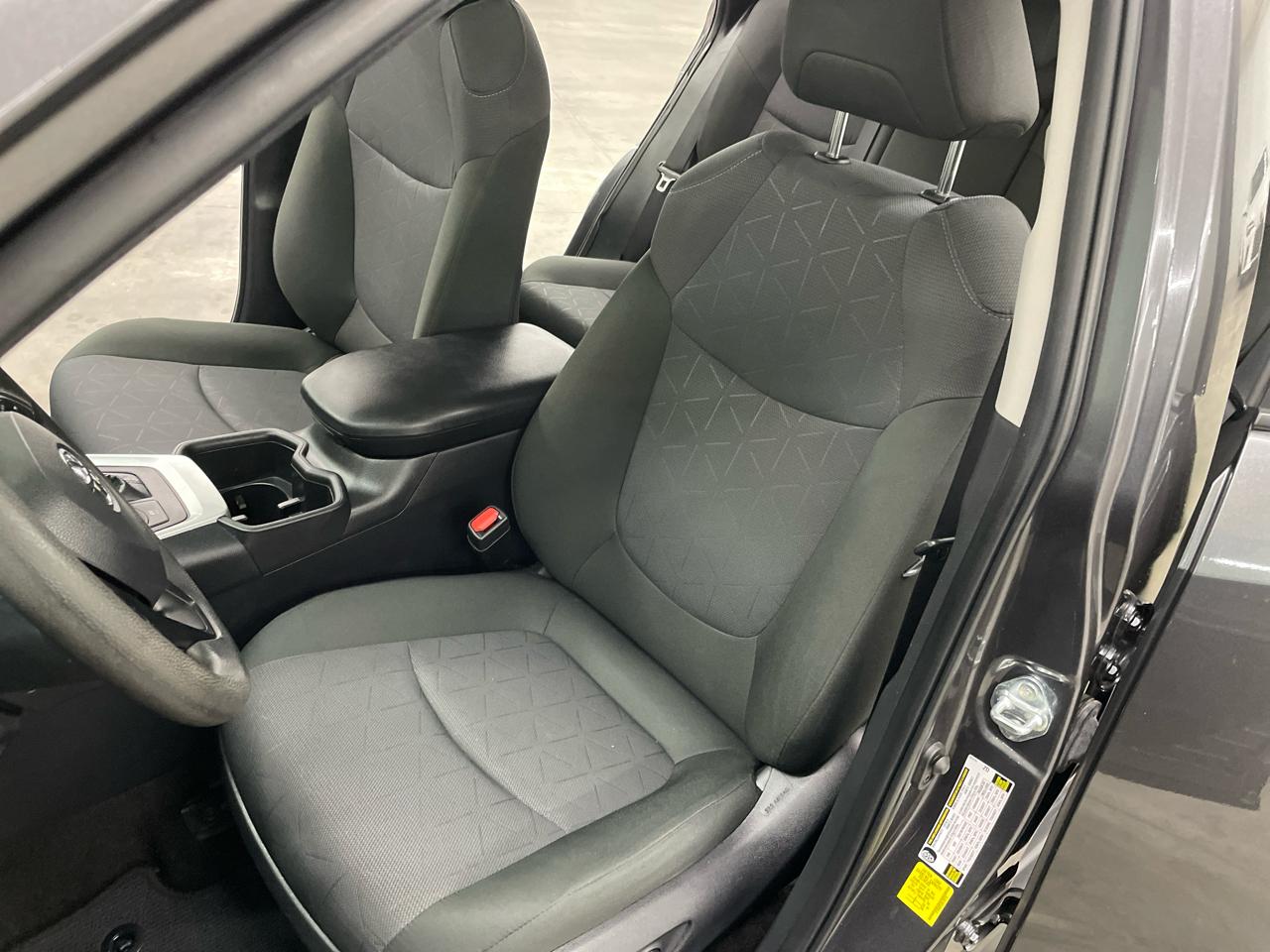 Toyota RAV4 Hybrid XLE AWD (Natl) 2024