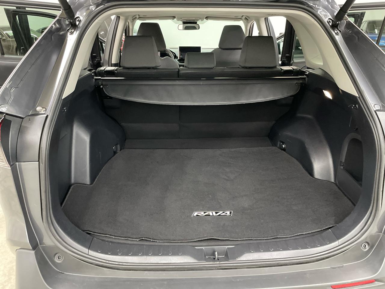 Toyota RAV4 Hybrid XLE AWD (Natl) 2024