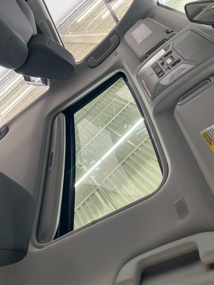 Toyota RAV4 Hybrid XLE AWD (Natl) 2024