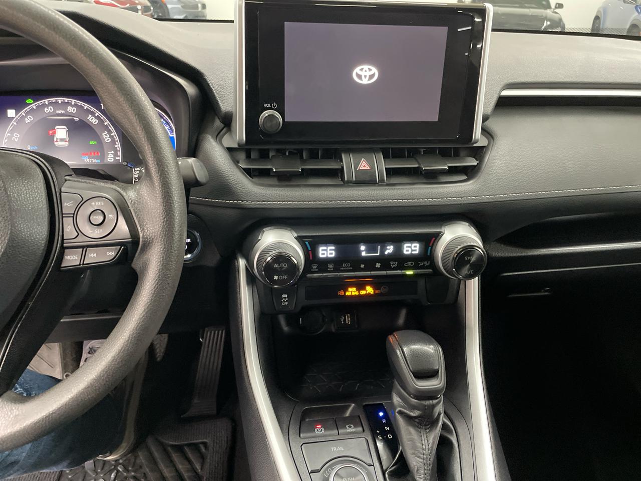 Toyota RAV4 Hybrid XLE AWD (Natl) 2024