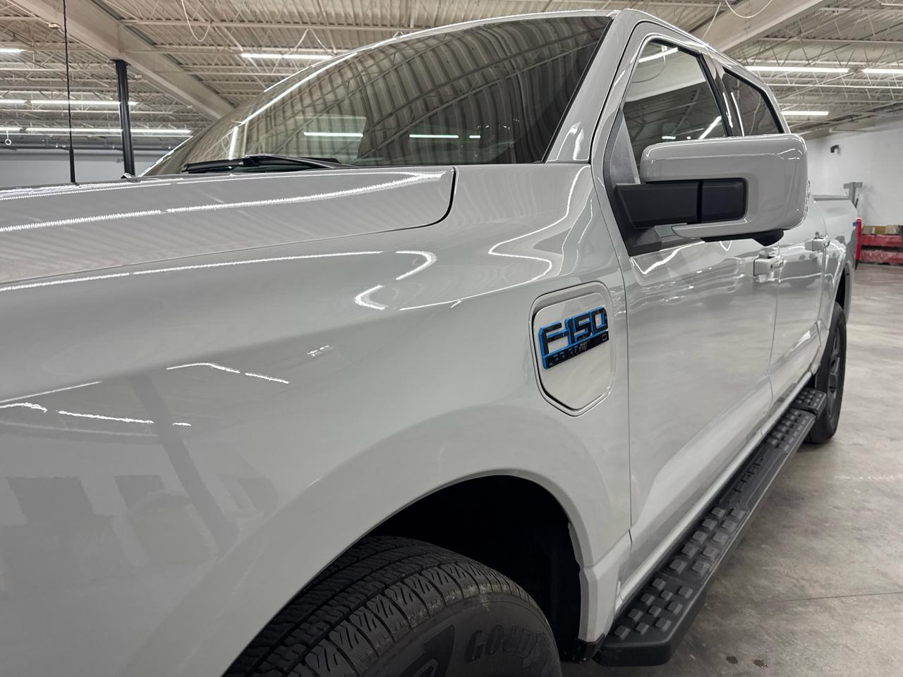Ford F-150 Lightning LARIAT 4WD SuperCrew 5.5' Box 2024