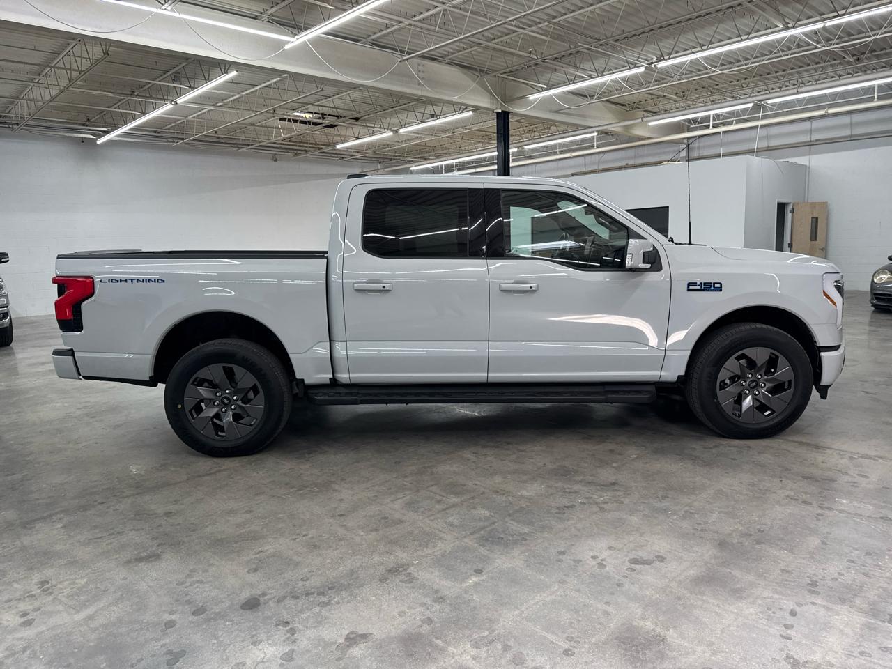 Ford F-150 Lightning LARIAT 4WD SuperCrew 5.5' Box 2024