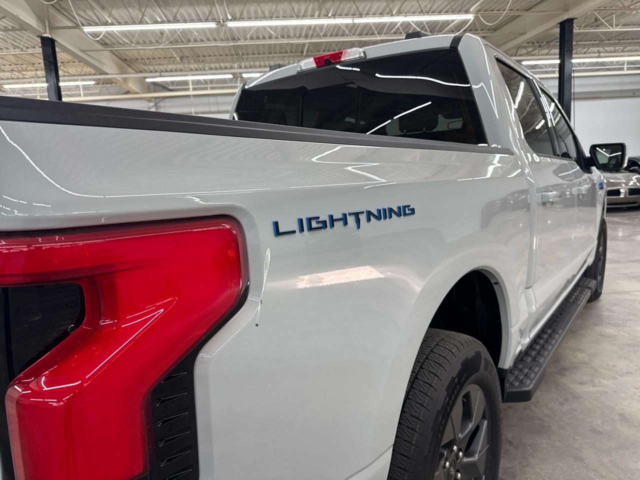 Ford F-150 Lightning LARIAT 4WD SuperCrew 5.5' Box 2024