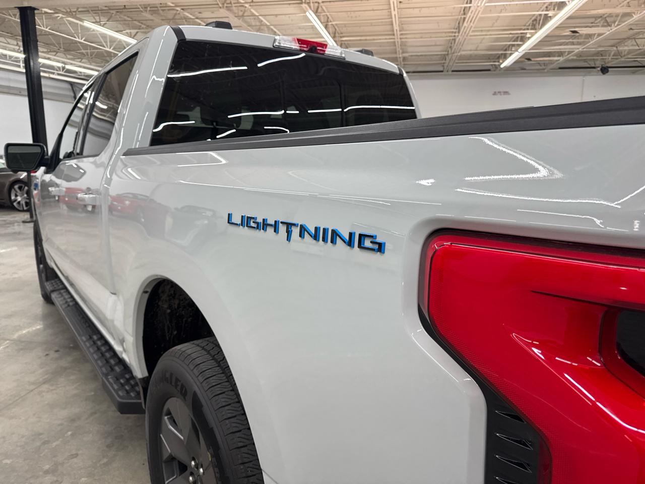 Ford F-150 Lightning LARIAT 4WD SuperCrew 5.5' Box 2024