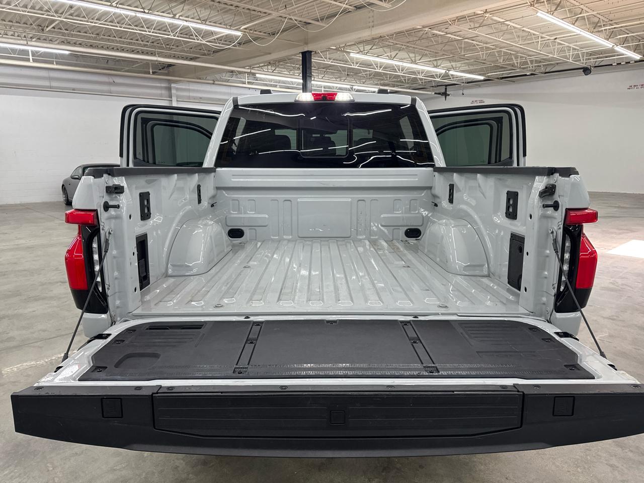Ford F-150 Lightning LARIAT 4WD SuperCrew 5.5' Box 2024