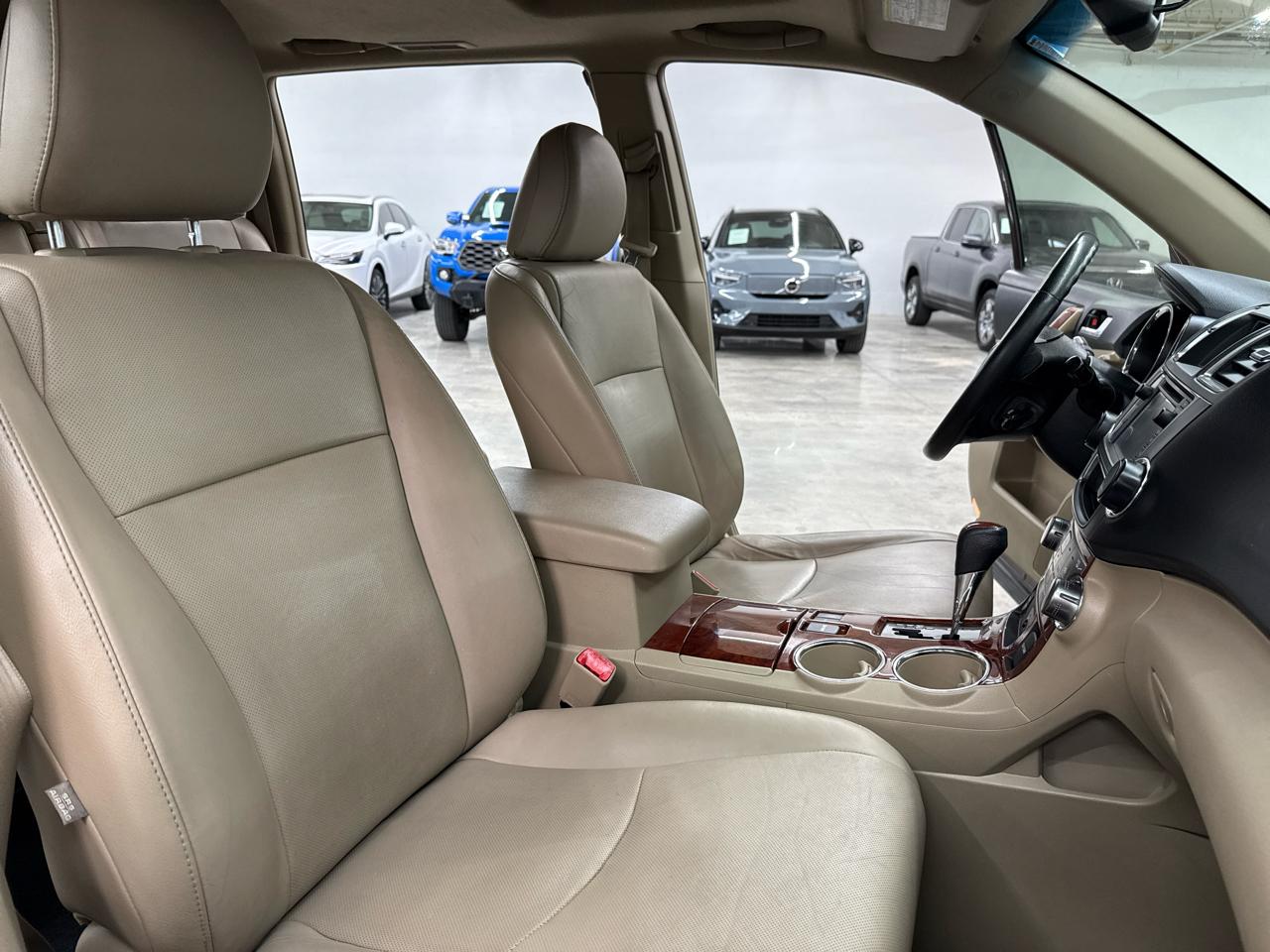Toyota Highlander FWD 4dr V6 Limited (Natl) 2013