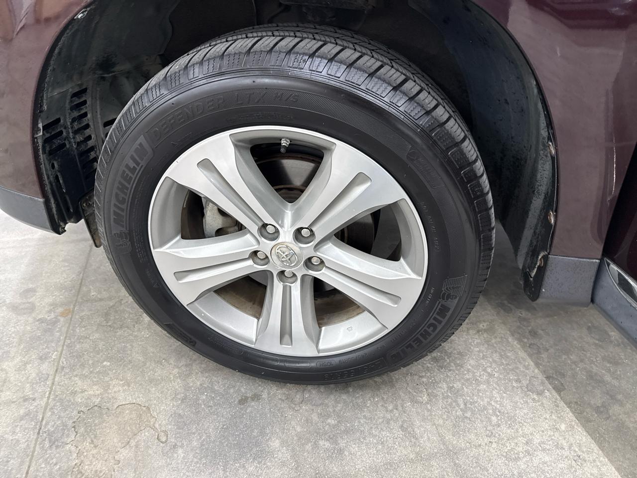 Toyota Highlander FWD 4dr V6 Limited (Natl) 2013