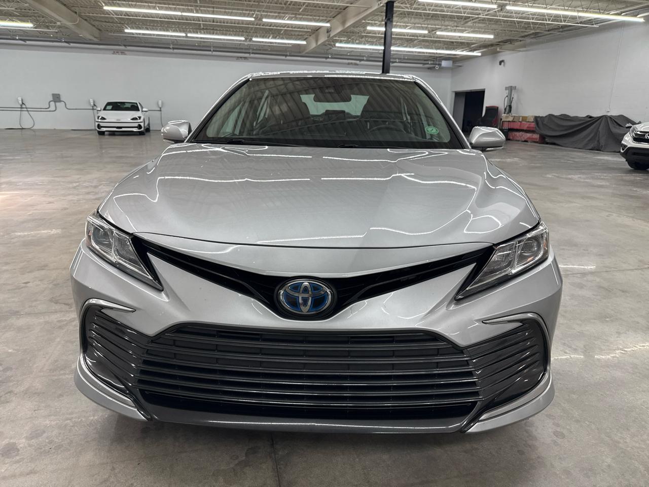 Toyota Camry Hybrid LE CVT (Natl) 2022