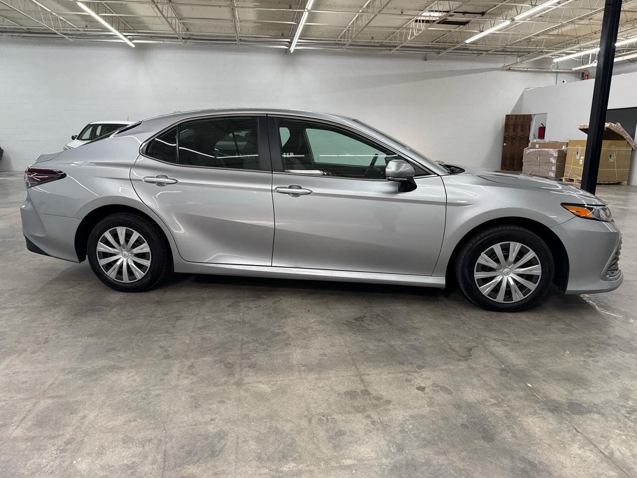 Toyota Camry Hybrid LE CVT (Natl) 2022