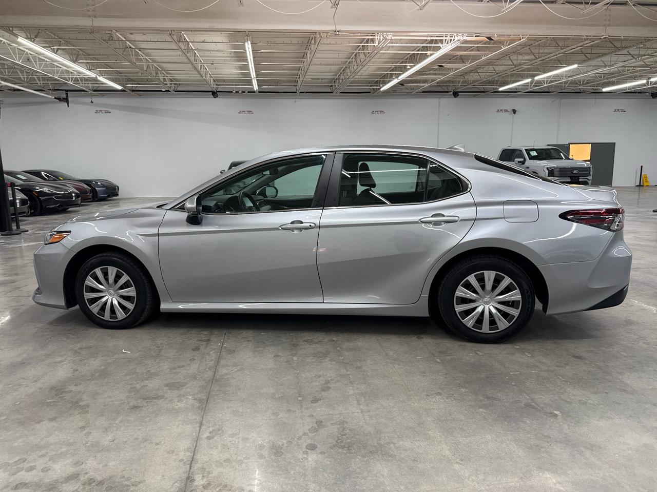 Toyota Camry Hybrid LE CVT (Natl) 2022