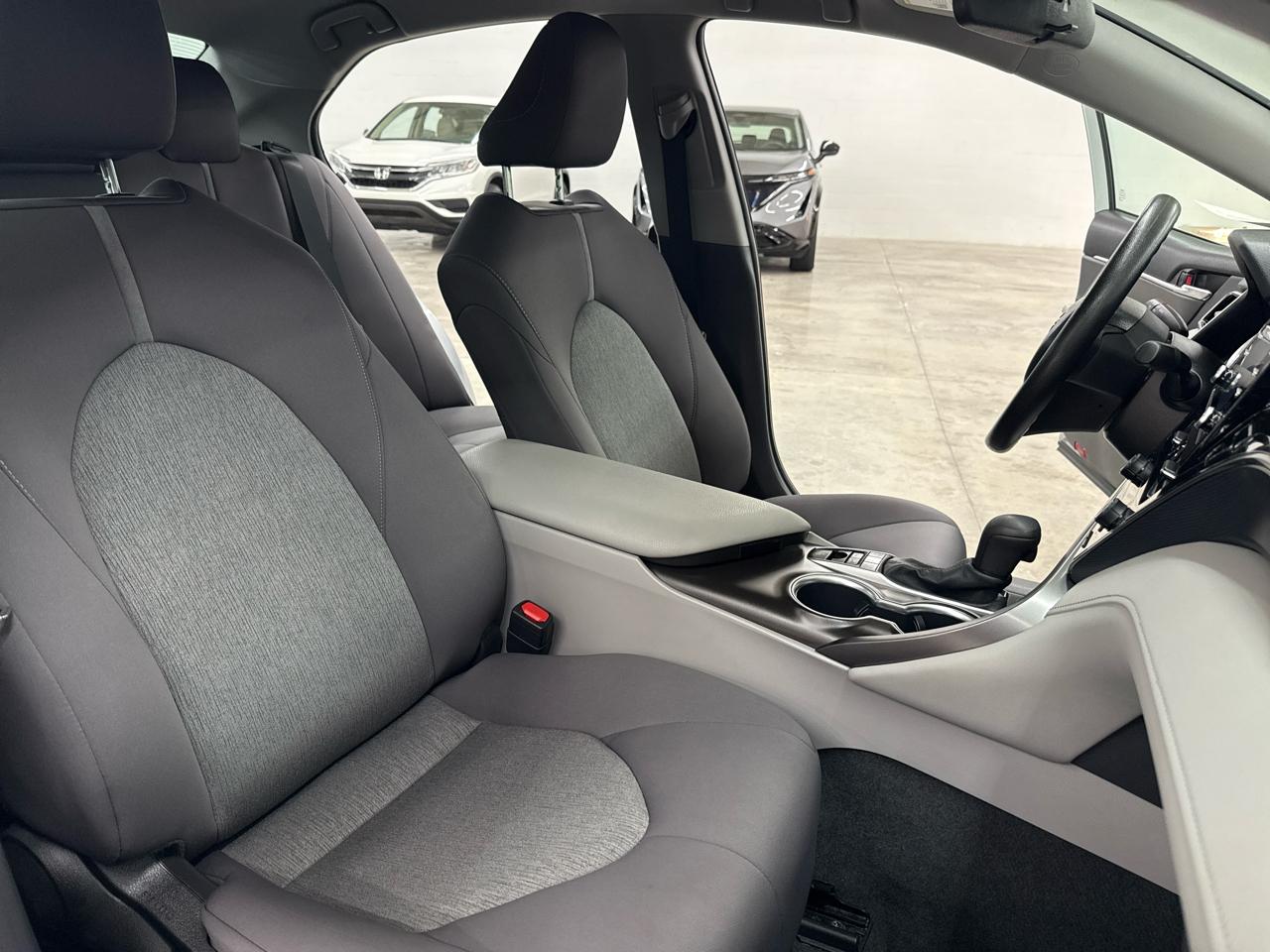 Toyota Camry Hybrid LE CVT (Natl) 2022
