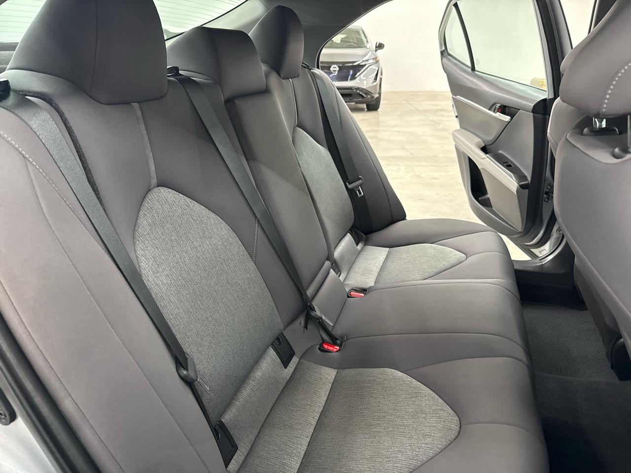 Toyota Camry Hybrid LE CVT (Natl) 2022