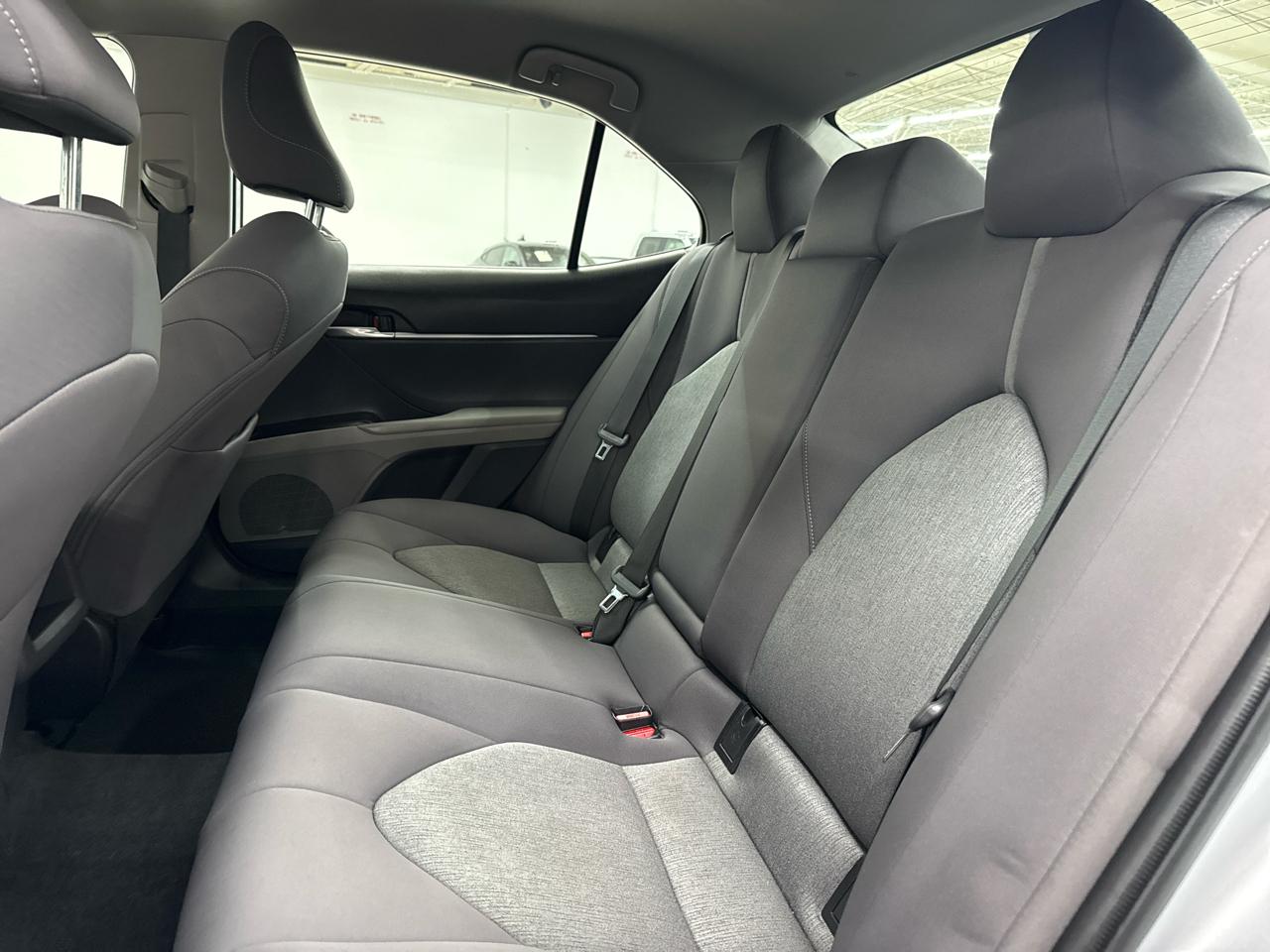 Toyota Camry Hybrid LE CVT (Natl) 2022