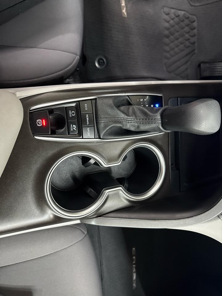 Toyota Camry Hybrid LE CVT (Natl) 2022