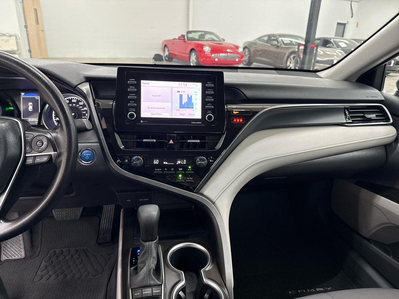 Toyota Camry Hybrid LE CVT (Natl) 2022