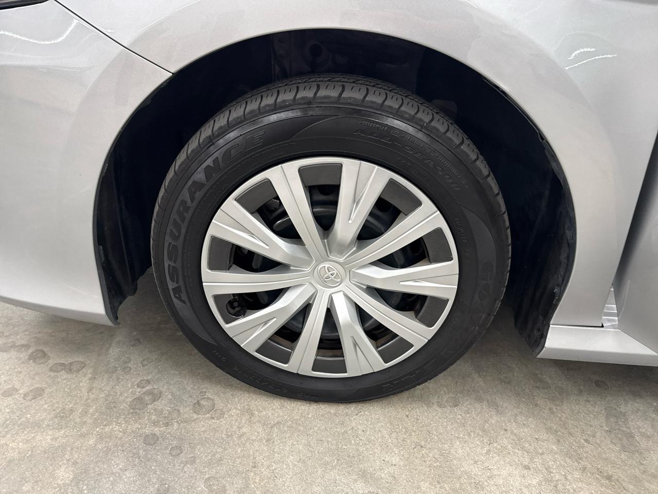 Toyota Camry Hybrid LE CVT (Natl) 2022