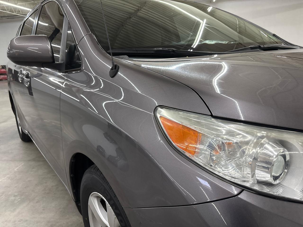 Toyota Sienna 5dr 8-Pass Van V6 LE FWD (Natl) 2014