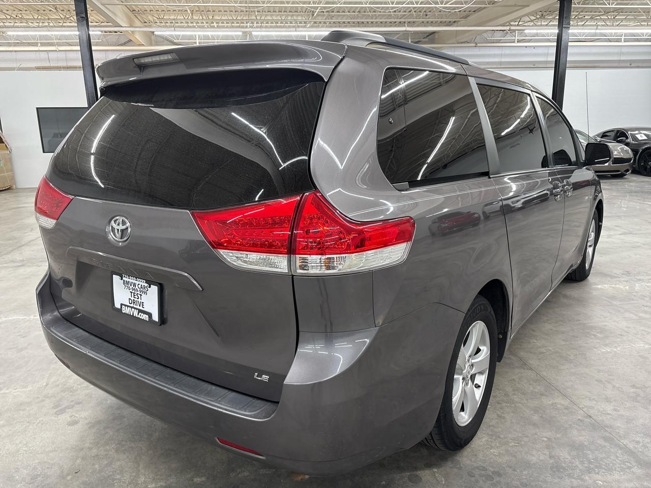Toyota Sienna 5dr 8-Pass Van V6 LE FWD (Natl) 2014