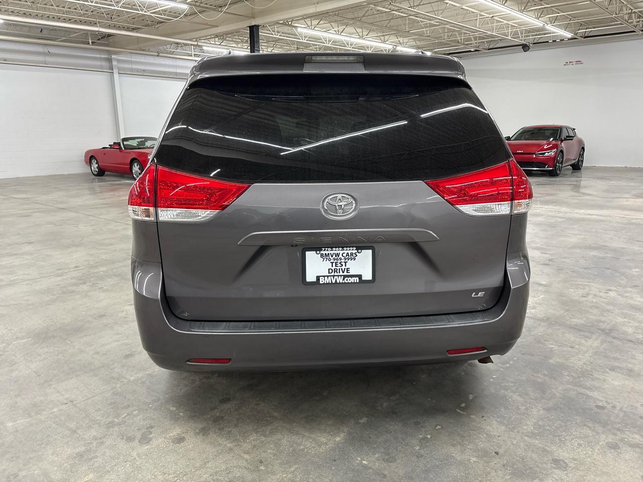 Toyota Sienna 5dr 8-Pass Van V6 LE FWD (Natl) 2014