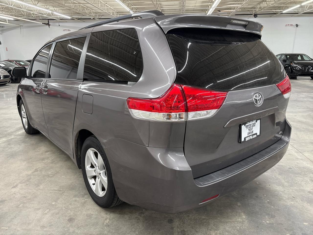 Toyota Sienna 5dr 8-Pass Van V6 LE FWD (Natl) 2014