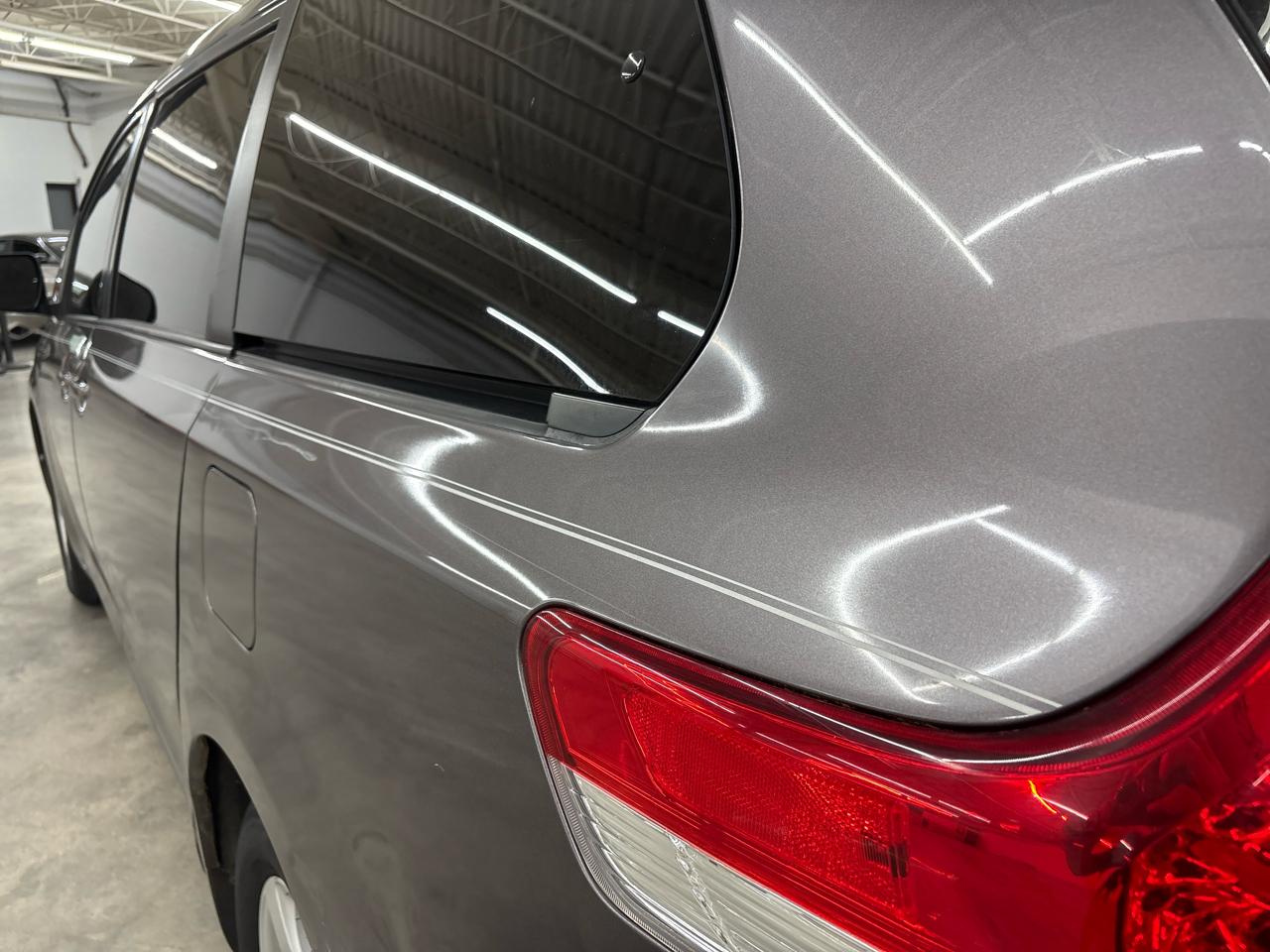 Toyota Sienna 5dr 8-Pass Van V6 LE FWD (Natl) 2014