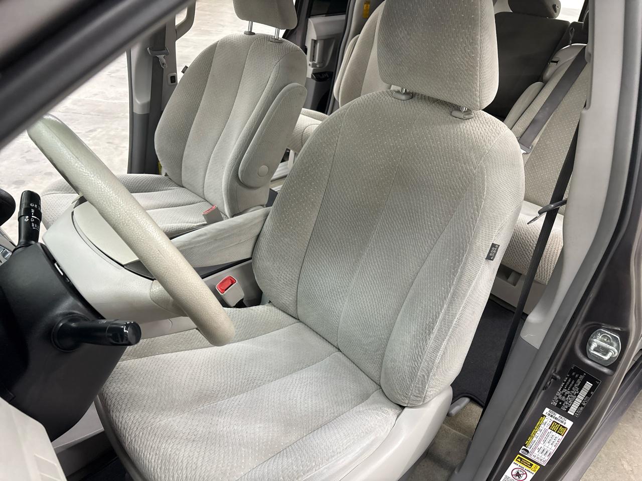 Toyota Sienna 5dr 8-Pass Van V6 LE FWD (Natl) 2014