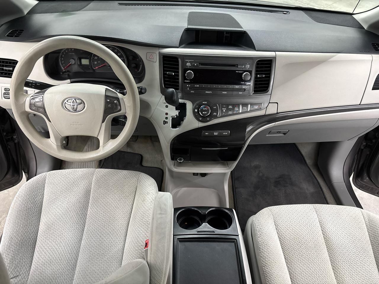 Toyota Sienna 5dr 8-Pass Van V6 LE FWD (Natl) 2014