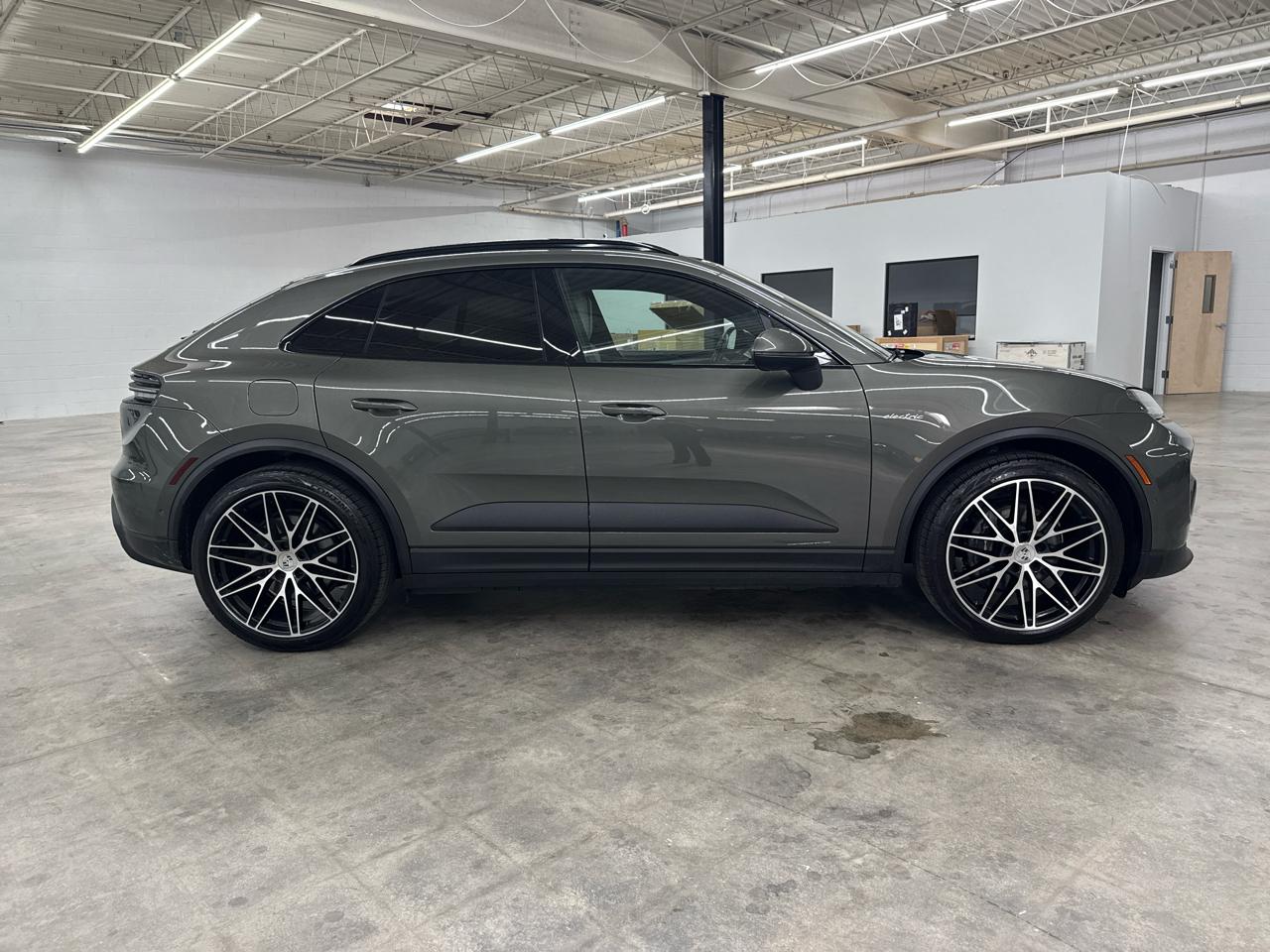 Porsche Macan Electric 4 AWD 2024