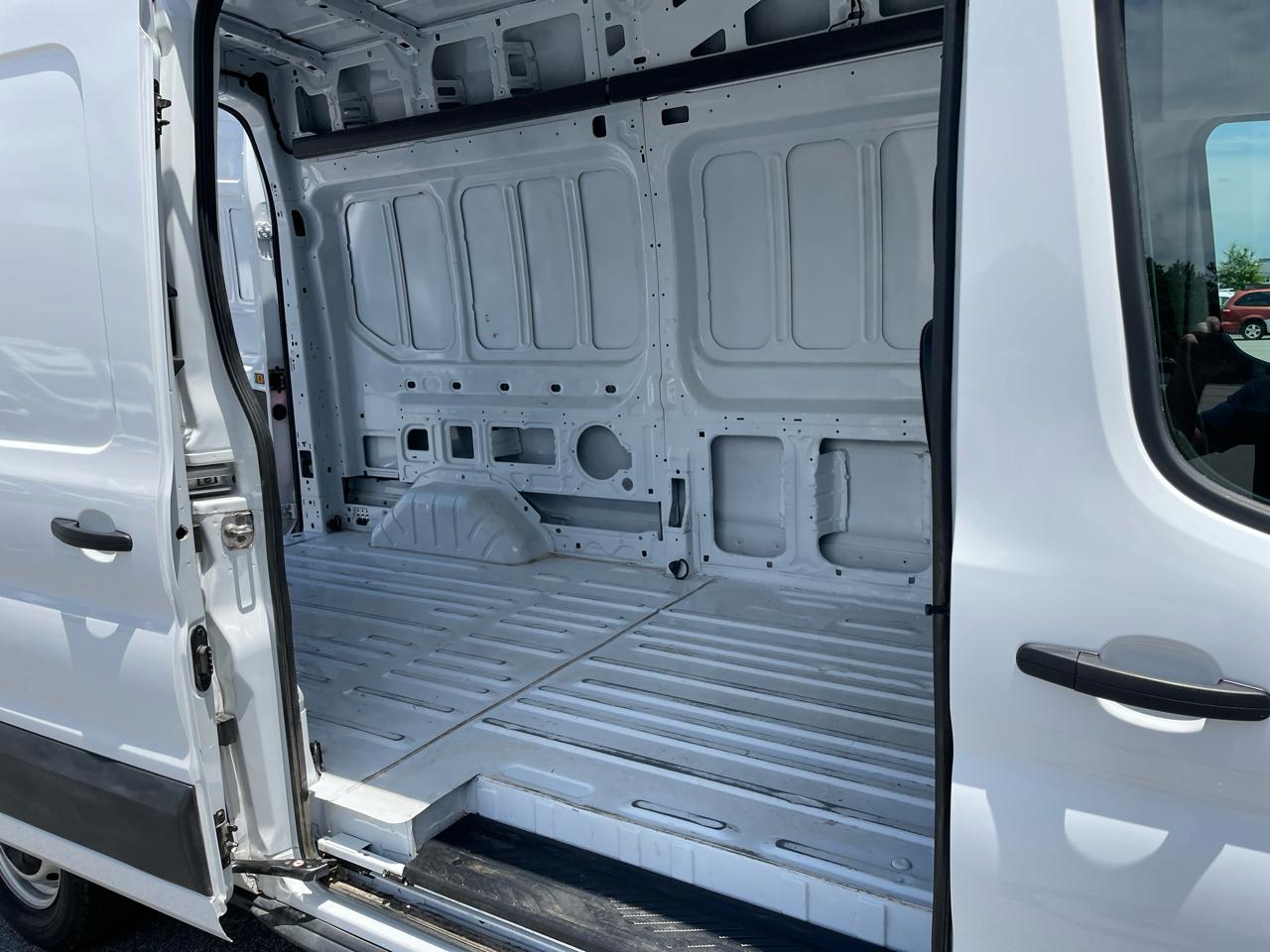 Ford Transit Cargo Van T-250 148" Hi Rf 9070 GVWR RWD 2025